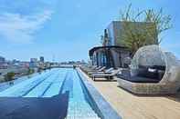 สระว่ายน้ำ Chezzotel Pattaya