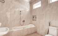 Toilet Kamar 7 Gardenia 3BR Springhill Garden Malang