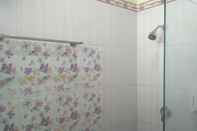 Toilet Kamar Simple Room at Anugerah Tegal 