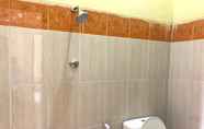 Toilet Kamar 6 Alya Homestay Jogja