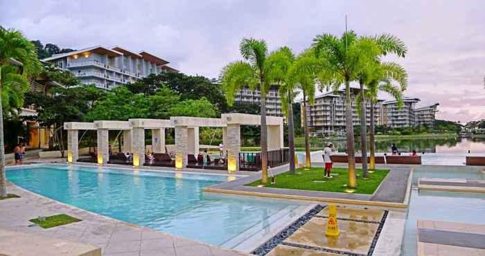 สระว่ายน้ำ Dr Calayans' Luxury 2BR Condo @ Pico de Loro, Nasugbu