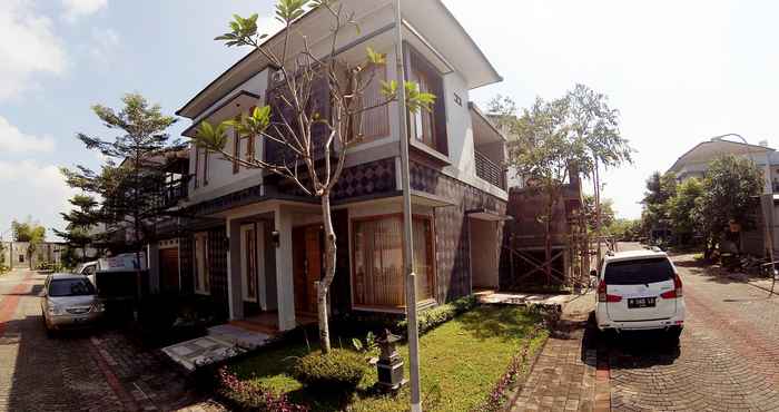 Exterior 4 Bedroom Premium Homestay at Palagan 3 by WeStay (WPL3)