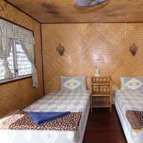 Bedroom 1 Sugar Cane Guesthouse-II, ตลาดเป็นสุข Hotels