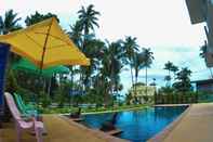 สระว่ายน้ำ Phangpring Beach Resort