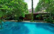 Kolam Renang 2 Taman Suci Suite & Villa