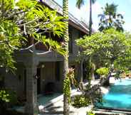 Swimming Pool 6 Taman Suci Suite & Villa