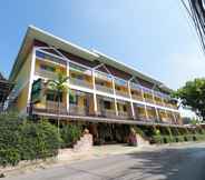 Bên ngoài 2 Faikham Hostel