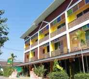 Bên ngoài 3 Faikham Hostel