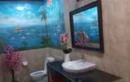 In-room Bathroom 5 Neptunus House