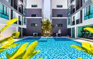 สระว่ายน้ำ 3 The Rizin Hotel & Residences 