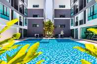 สระว่ายน้ำ The Rizin Hotel & Residences 