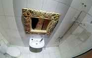 Toilet Kamar 4 My Homestay Yogyakarta Unit 2