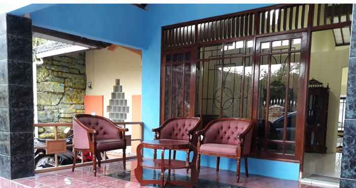 Lobi 5 Bedroom at Kembang Baru Homestay