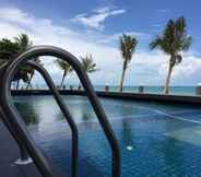 Kolam Renang 7 Khanom Sunrise Beachfront Hotel