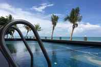 Kolam Renang Khanom Sunrise Beachfront Hotel