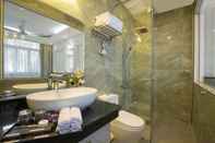 In-room Bathroom Golden Rooster Hotel and Spa