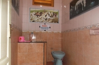 Toilet Kamar 3 Bedrooms at Villa Kuda Mas 