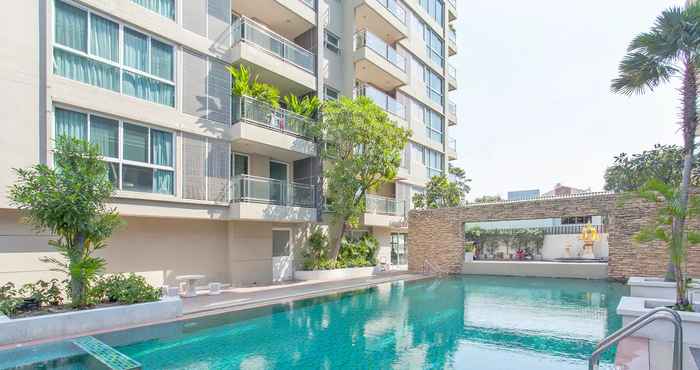 Swimming Pool Double Trees Residence