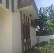 Exterior 2 Cozy Room at Halmahera Kostel