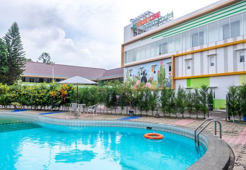 Swimming Pool Three Eight Front One Boutique Batu Malang