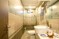 Phòng tắm bên trong The Shann Hotel Danang