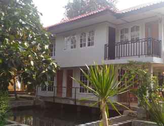 Exterior 2 Villa Yosky Bogor