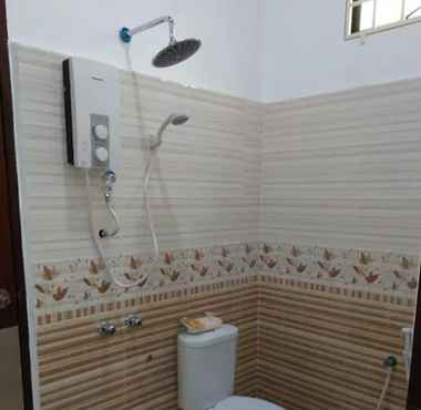 In-room Bathroom 2 Homestay Kb Wakaf Kayu