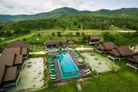 สระว่ายน้ำ Farmer's Boutique Resort