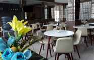 Restaurant 6 Sutan Raja Guest House Cirebon