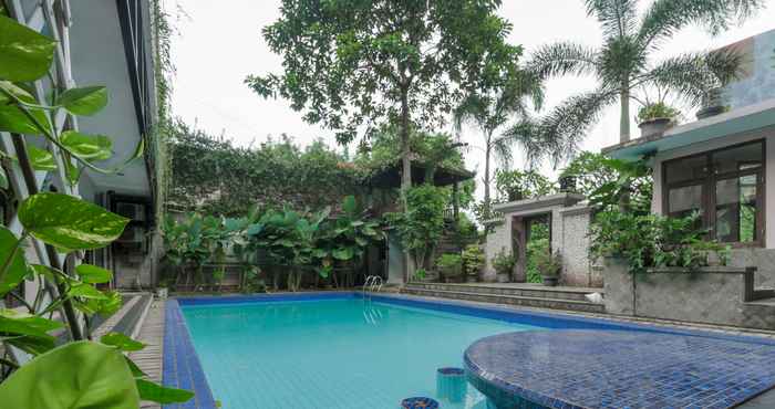 Swimming Pool Kemang Suites