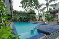 Swimming Pool Kemang Suites