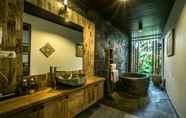 In-room Bathroom 7 Villa Kirani Ubud
