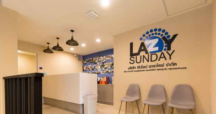 Lobi Lazy Sunday Hostel