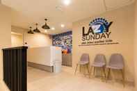 Lobi Lazy Sunday Hostel