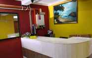 Lobi 3 OYO 89406 Lucky Budget Hotel