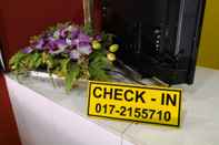 Lobi OYO 89406 Lucky Budget Hotel