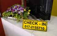 Lobi 2 OYO 89406 Lucky Budget Hotel