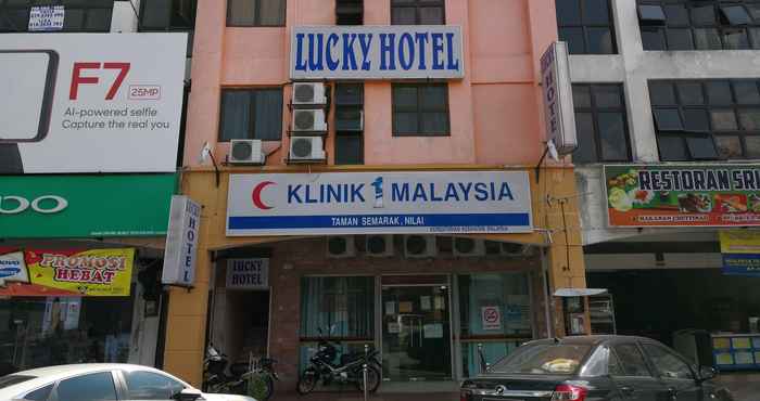 Bangunan OYO 89406 Lucky Budget Hotel