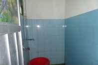 In-room Bathroom Losmen Setia Kawan I