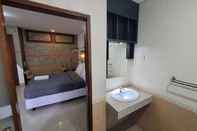 Toilet Kamar Sandat Hotel Legian