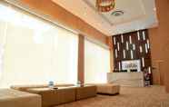 Lobi 2 Top Holiday Hotel