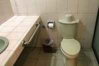 Toilet Kamar Davao Royal Suites and Residences