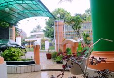 Exterior 3 RedDoorz Syariah near Exit Toll Puncak