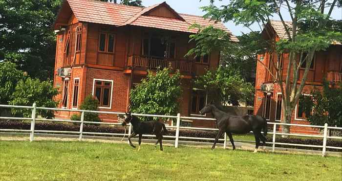 Bangunan APM Equestrian Creative Resort