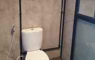 Toilet Kamar 4 Margareth Homestay