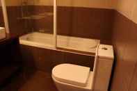 Toilet Kamar Twin Pines Suites