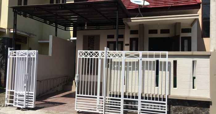 Bangunan Full House 3 Bedroom at deRollas Villa Batu