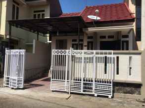 Exterior 4 Full House 3 Bedroom at deRollas Villa Batu