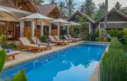 สระว่ายน้ำ 3 Cozy Cottages Lombok