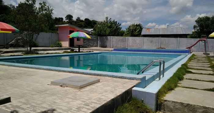 Swimming Pool Santalum Hotel